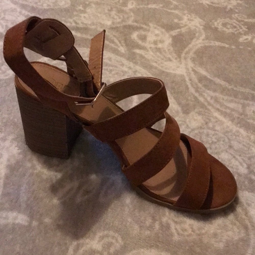 Heels - Picture 3 of 3